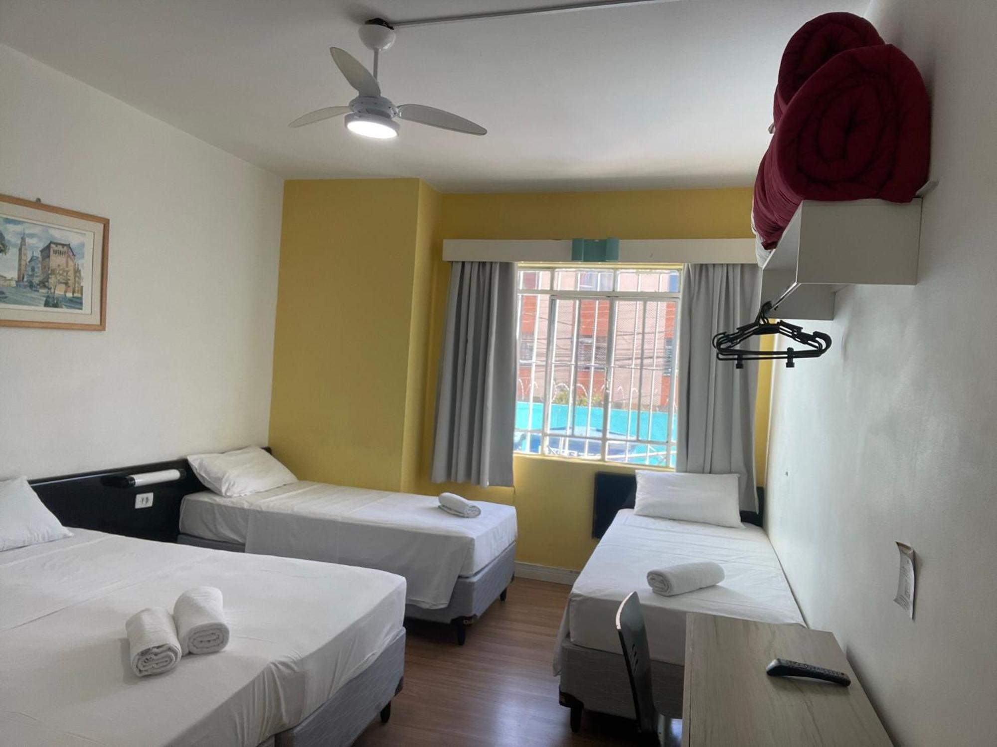 Hotel Blumenau Centro Curitiba Chambre photo